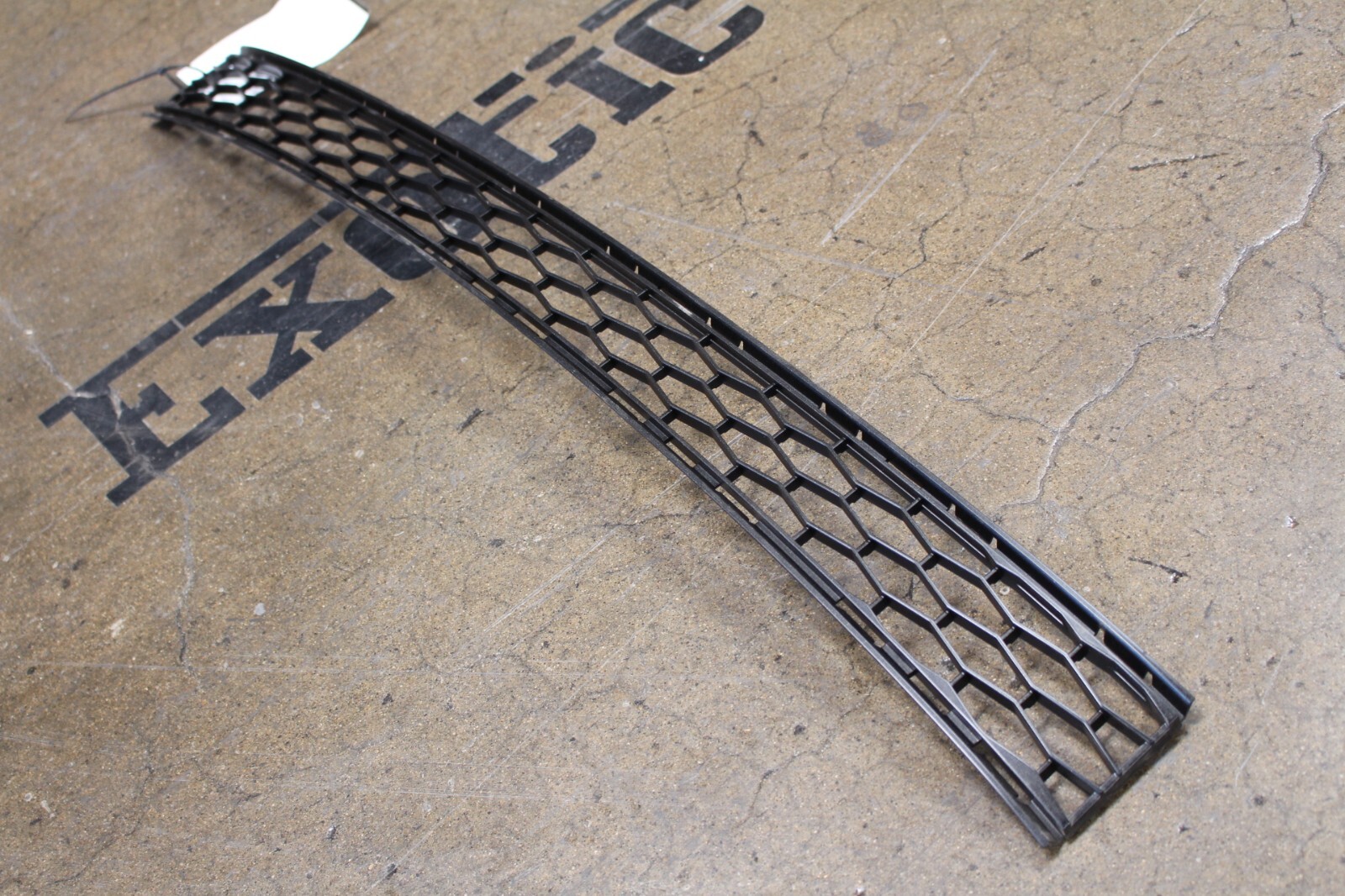 2015 Maserati Ghibli, Front Bumper Center Grille, Used, P/N 670010773