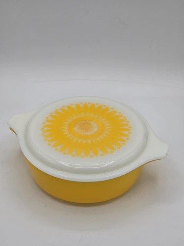Vintage 1pint Yellow Daisy Sunflower  Pyrex Bowl With Lid 6" Diameter