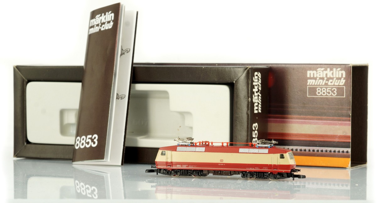 marklin　メルクリン　mini-club　82390 Märklin Mini Club Z Gauge Electric Train and Tracks #8182