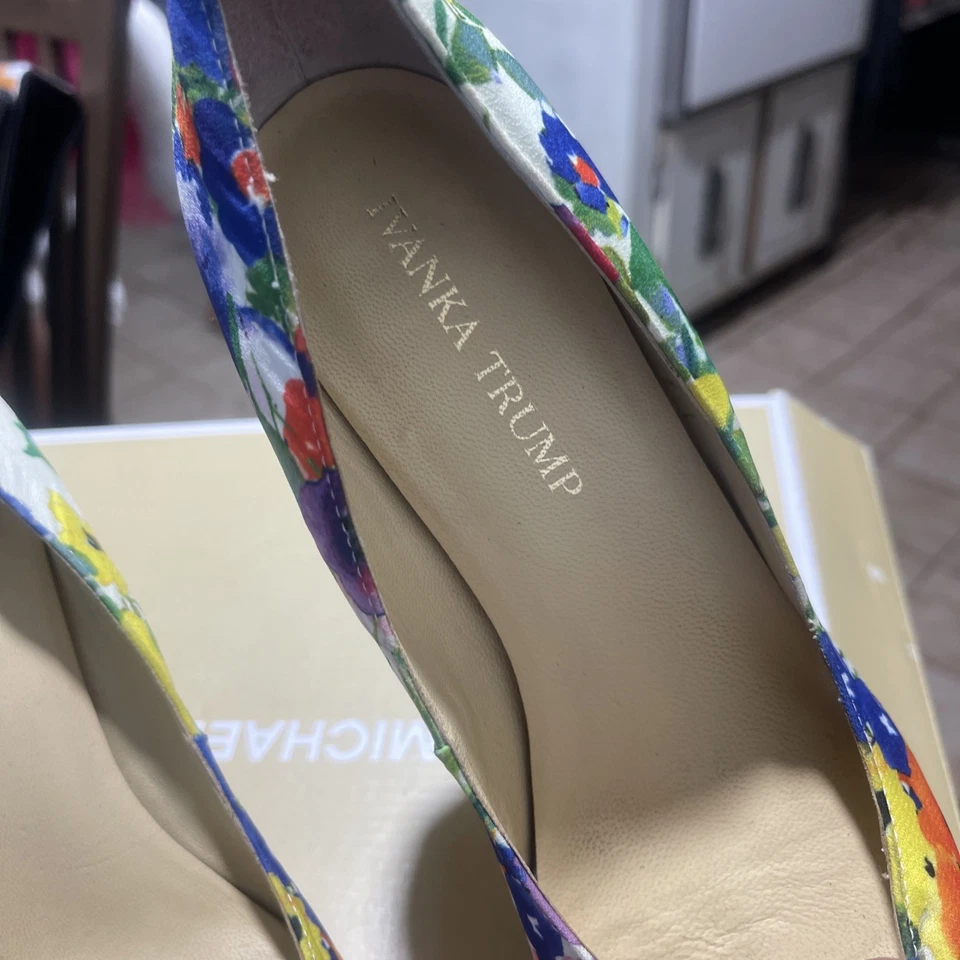 Zapatos sin cordones florales Ivanka Trump para mujer con tacón Katie 6M Foto 2 de 4