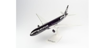 Herpa Snapfit 612777 - 1/200 Air New Zealand Boeing 777-300ER  ZK-OKQ All Blacks