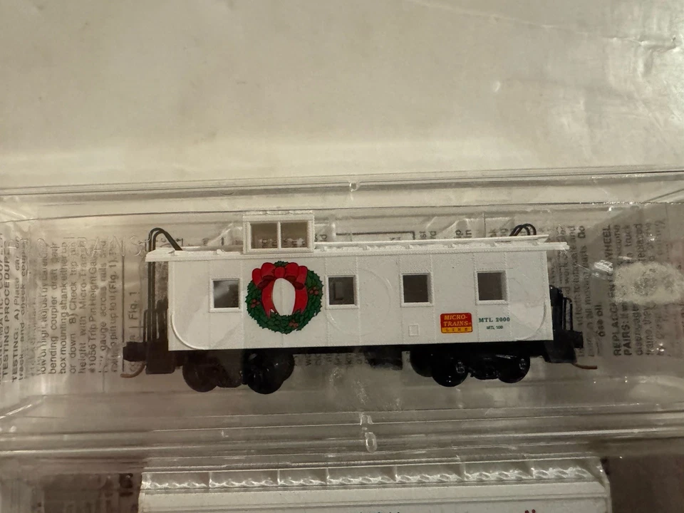 Micro-Trains N Scale Christmas Train 1991 Holiday Box Car, Caboose, 1994 Hopper - Image 4 of 4