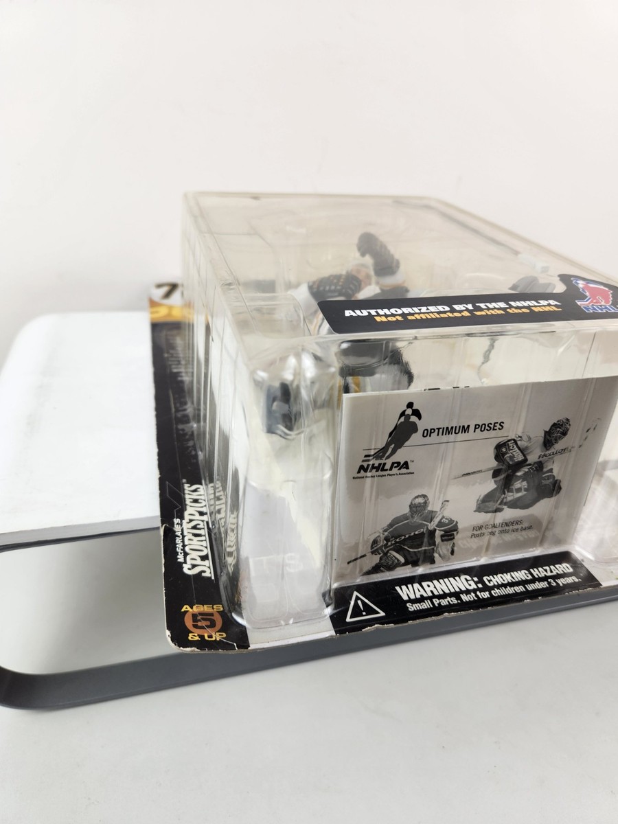 マクファーレントイズ　レイ・ボーク　アバランチ　ブルーインズ Ray Bourque Boston Bruins #77 McFarlane Hockey Action Figure