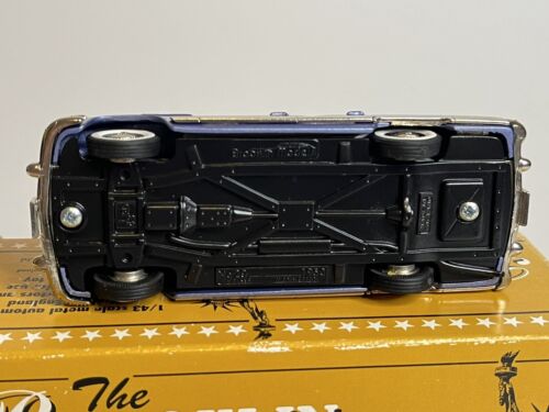 Brooklin models 1/43 BRK 29a 1953 Kaiser Manhattan Sedan Two Tone Lav Blue - Picture 9 of 16
