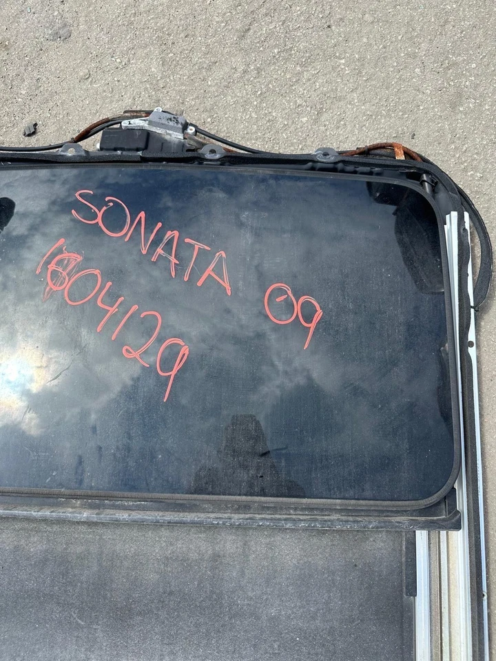 Hyundai Sonata roof glass 2005 to 2010 roof glass complete assy with motor OEM - Изображение 2 из 4