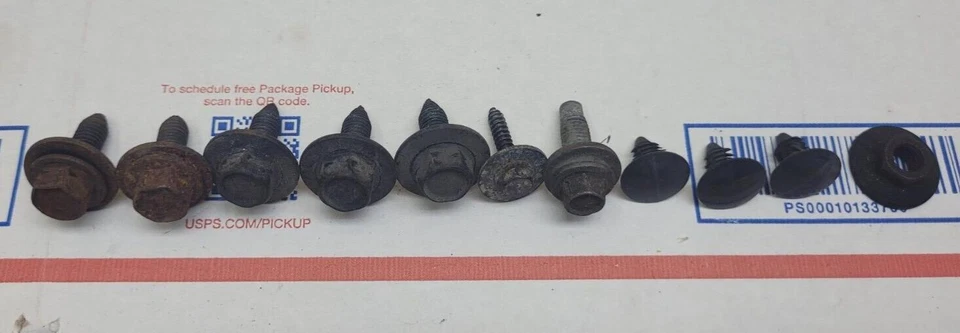 Dodge Ram 1500 2009-2018 pernos de montaje del compartimiento del motor OEM JUEGO DE PERNOS BANDEJA DE HARDWARE Foto 3 de 4