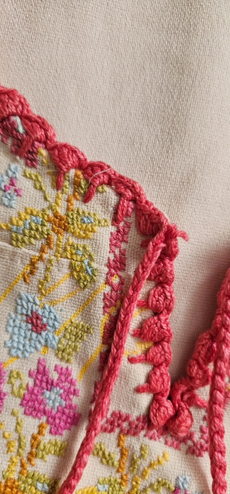 OFF WHITE Un abito da ricamo contadino fatto a mano in seta dell'antico palestinese