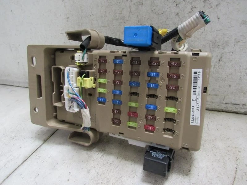 2013 SUBARU LEGACY CABIN FUSE BOX 82201AJ01A - Image 2 of 4