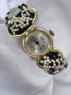 Vintage Gold Tone Bangle Norman Watch Peek A Boo Dainty Hide  display picture 3
