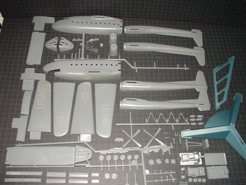 1969 ~ Aurora ~ Fairchild C-119G FLYING BOXCAR - Image 3 of 4