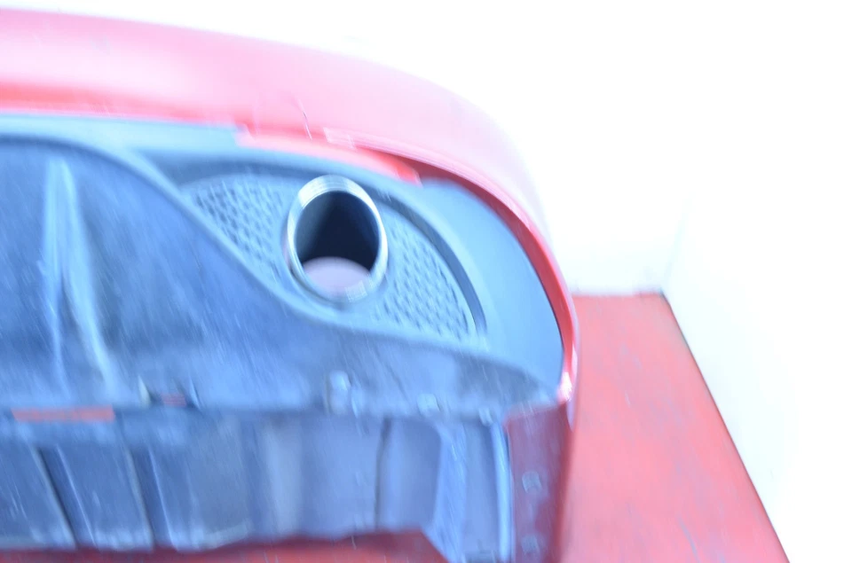 FUNDA PARACHOQUES TRASERO ALFA ROMEO GIULIA 17-19 ROJO OEM Foto 3 de 4