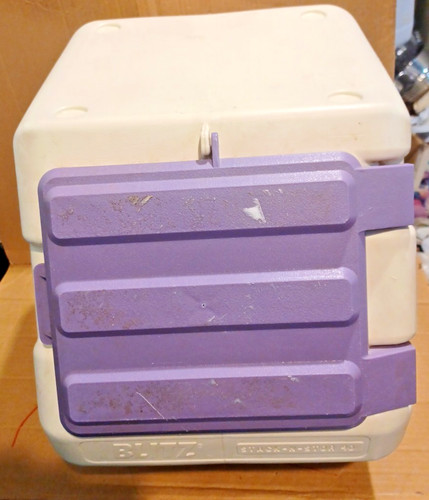 Blitz Stack N Stor 40/And Store Pet Food Storage Holder #11719 Has Small Crack