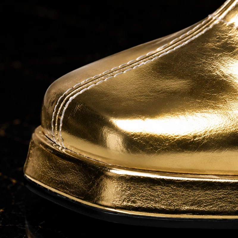 Square toe detail
