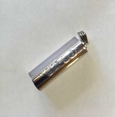 Hallmarked 925 Memorial Locket. Hand engraved. Total length 5.5cm. 0.427oz