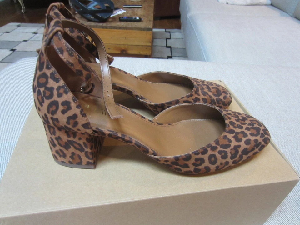 J. Tacones Crew Factory con correa al tobillo en caja original gamuza leopardo talla 9 usados en excelente estado Foto 3 de 4