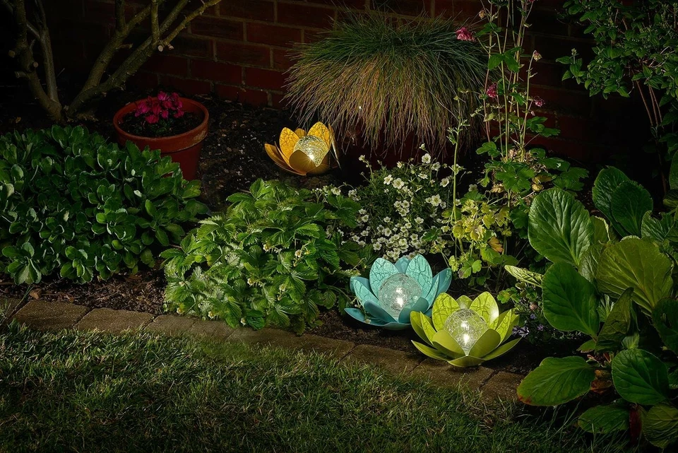 Auraglow Solar LED Garden Metal & Glass Waterlily Lotus Light Outdoor Table Lamp - Image 3 of 4