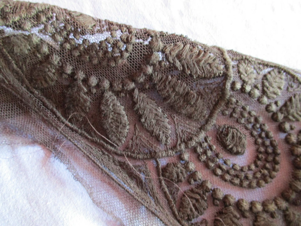 Large entre-deux tulle brodé noir ancien (1912-1920) 1,93 m x 11 cm - Photo 3/4