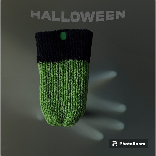 Holiday Halloween Christmas Pouches Hand Knit Coin Purse Dog Treat Pouch - Picture 6 of 8