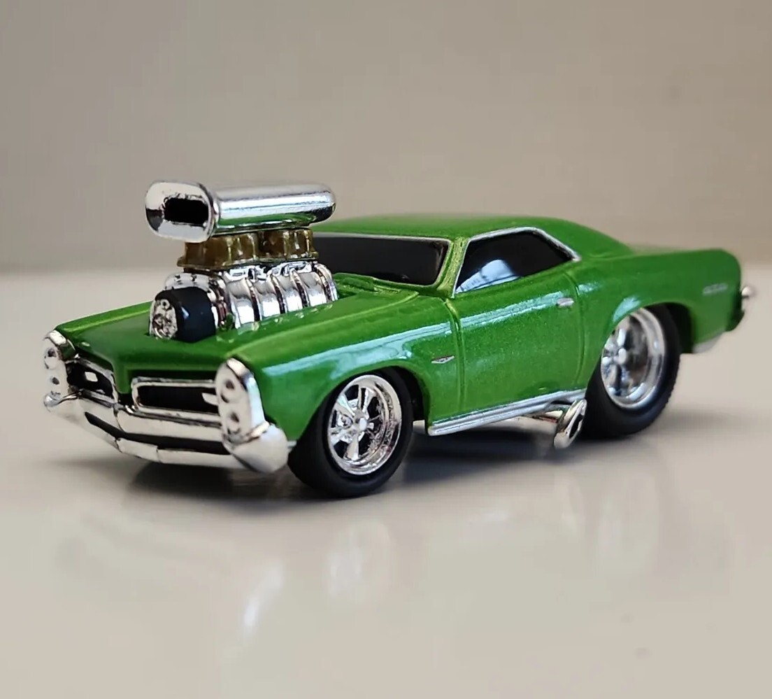 MUSCLE MACHINES 1966 PONTIAC GTO - LIMITED EDITION 1/64 DIECAST 66