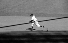 World Series, New York Yankees Mickey Mantle in action, base runni - Old Photo 1