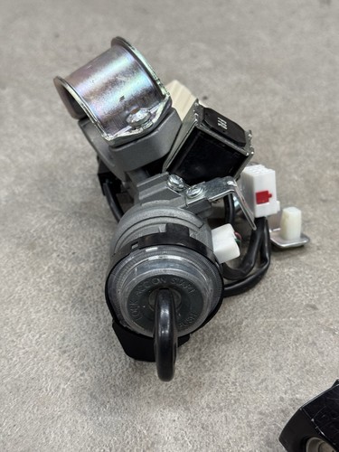 2010 2011 2012 2013 Kia Forte Ignition Switch Key Door Lock OEM - Picture 2 of 8