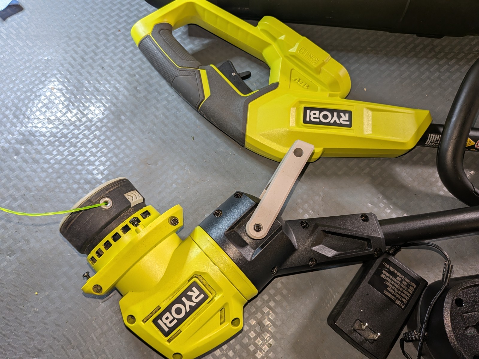 Ryobi 18V String Trimmer/Edger & Jet Fan Blower Kit 4Ah Battery & Charger