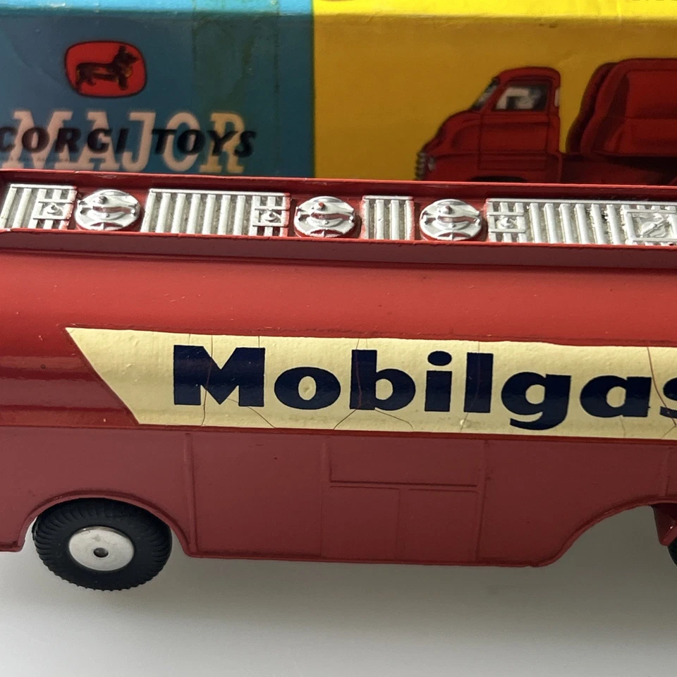 Corgi Toys majortoys 1110 Big Bedford Mobilgas Tanker Original With Box - Image 3 of 4