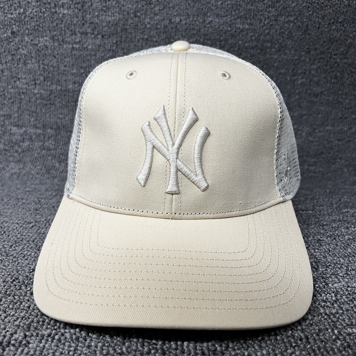 New York Yankees '47 Brand Gravestone Trucker Hat Cream Silver NY Snapback Cap