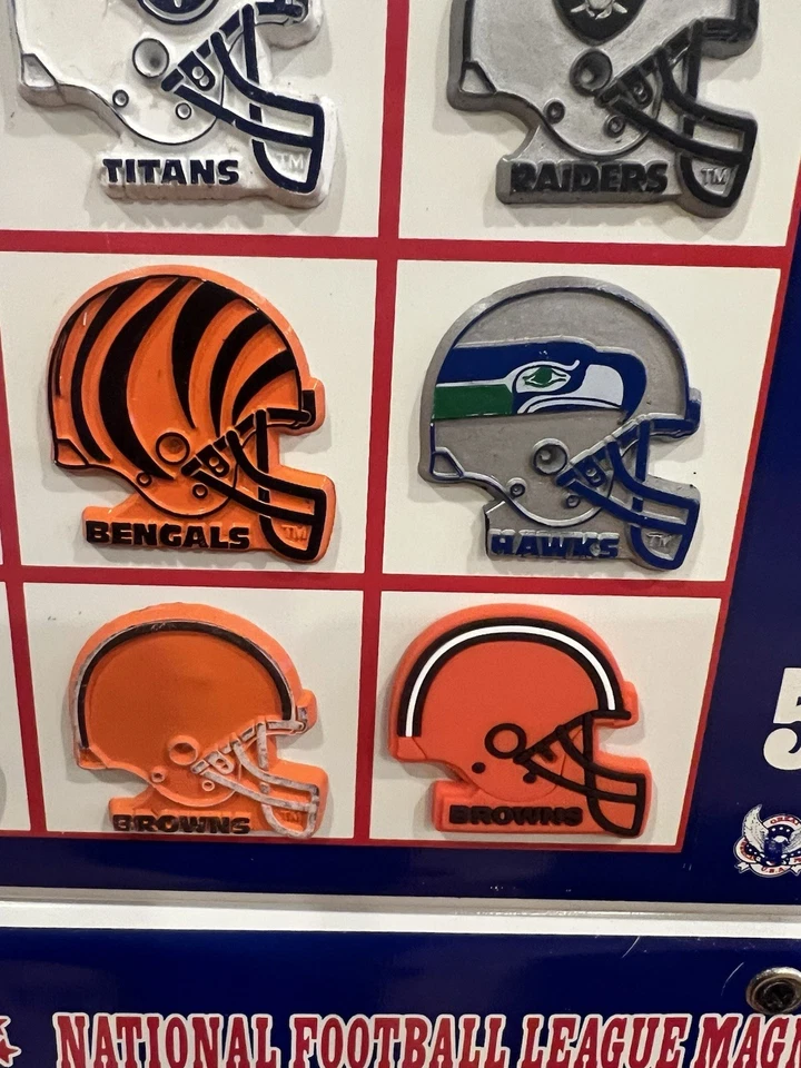 DE COLECCIÓN NFL RETRO CLEVELAND BROWNS TABLA DE CLASIFICACIÓN DE GOMA IMÁN DE RANA NUEVO Foto 2 de 4