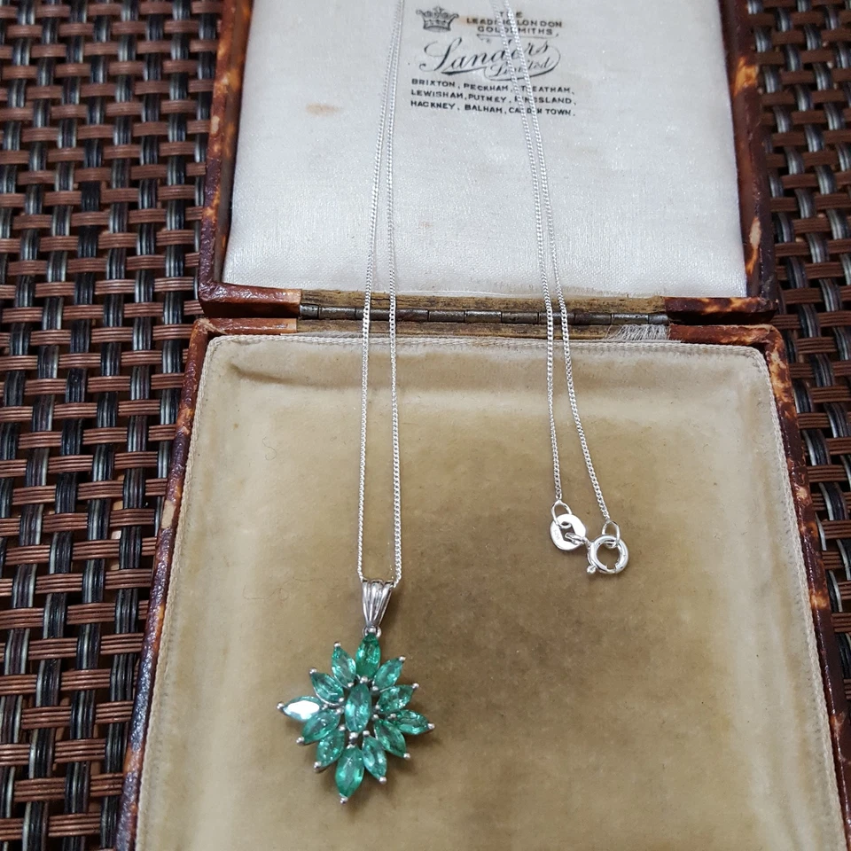 Collar de plata de ley 925, colgante de esmeralda brasileña natural, racimo de piedras preciosas Foto 2 de 4