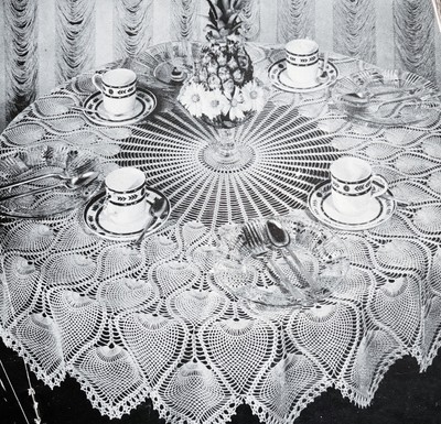 Vintage CROCHET PATTERN Round Pineapple Tablecloth #225