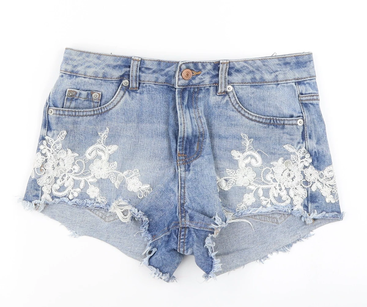 Hot pants shorts new best sale look
