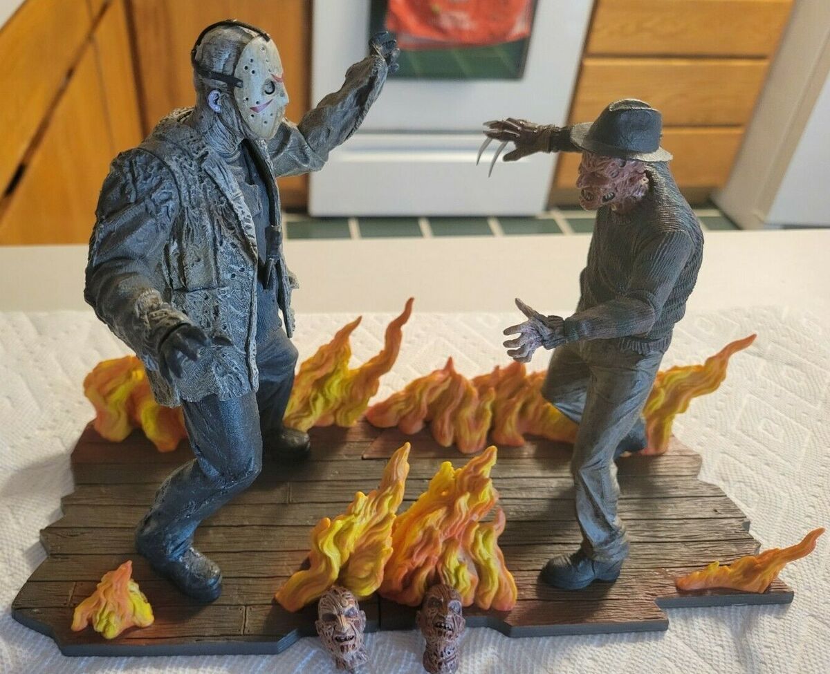NECA 2004 FREDDY KRUEGER JASON VORHEES DELUXE DIORAMA EXC NECA 2004 FREDDY KRUEGER JASON VORHEES DELUXE DIORAMA EXC