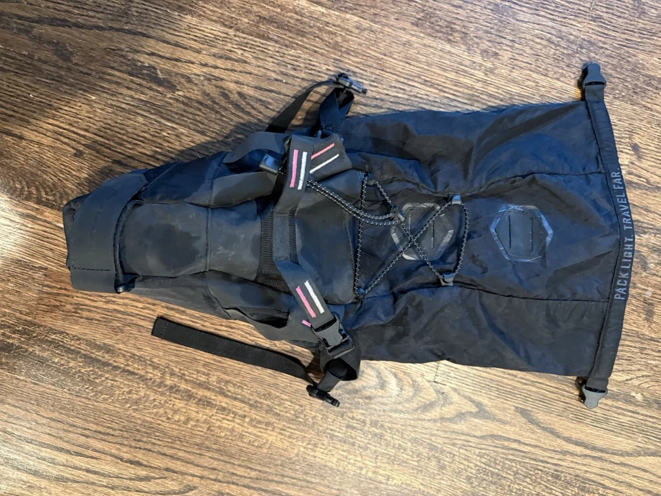 APIDURA Rapha 马鞍包 黑色 Hi Vis 粉红色 状况良好 — 第 2/4 张图片