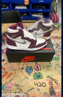 Air Jordan 1 Retro High OG Bordeaux Sz 11