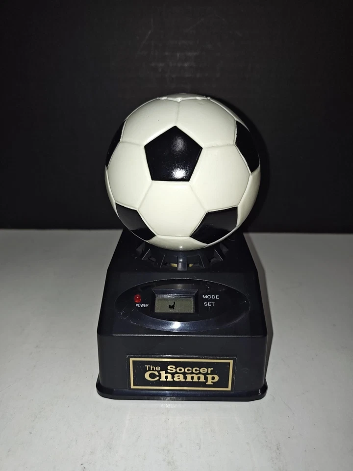 Radio Reloj AM/FM LCD Radio Deportiva The Soccer Champ 1994 Raro De Colección Foto 3 de 4