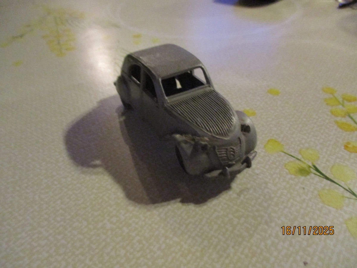 Miniature Clément Gaget CLE N°2 – Citroën 2CV En Plastique, échelle 1/48