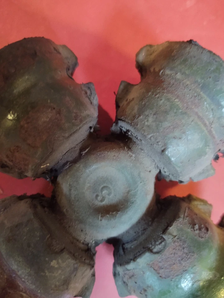 NUEVO DE COLECCIÓN Spicer Militar Universal U Junta Goma MONTAJE JEEP CAMIÓN CISTERNA EJÉRCITO Foto 2 de 4