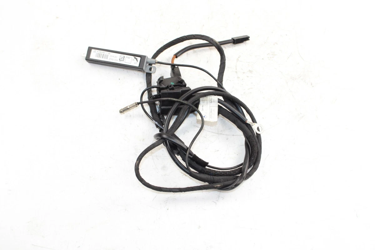 MERCEDES BENZ SL500 R230 REAR WINDOW ANTENNA AMP AND CABLE 