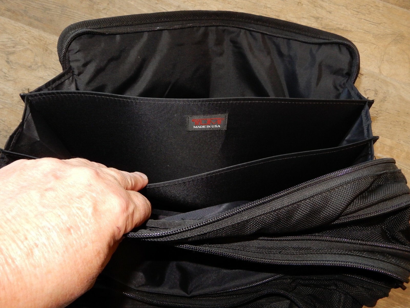 Tumi  Expandable Soft Sided Briefcase - Minimal U… - image 8