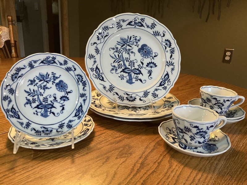 BLUE DANUBE JAPAN 10 PCS.  3 DINNER PLATES, 2 BREAD & BUTTER, 2 CUPS & 3 SAUCERS