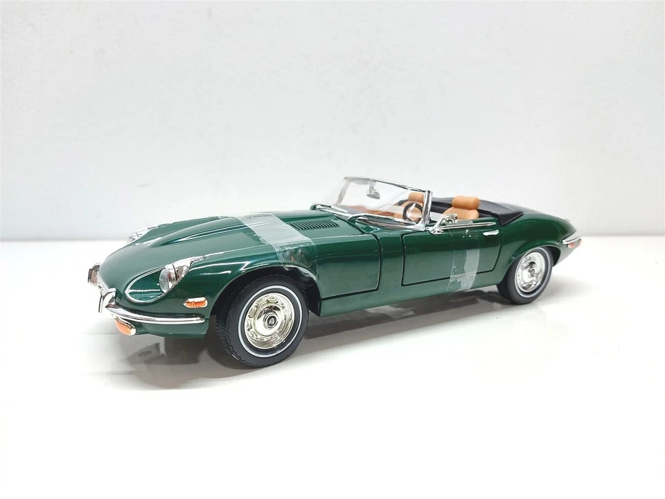 JAGUAR E-type Roadster Verde del 1971 - 1/18 Road Signature - Immagine 3 di 4