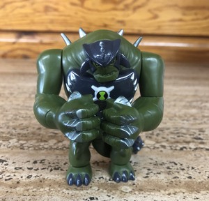 ben 10 ultimate humungousaur toy