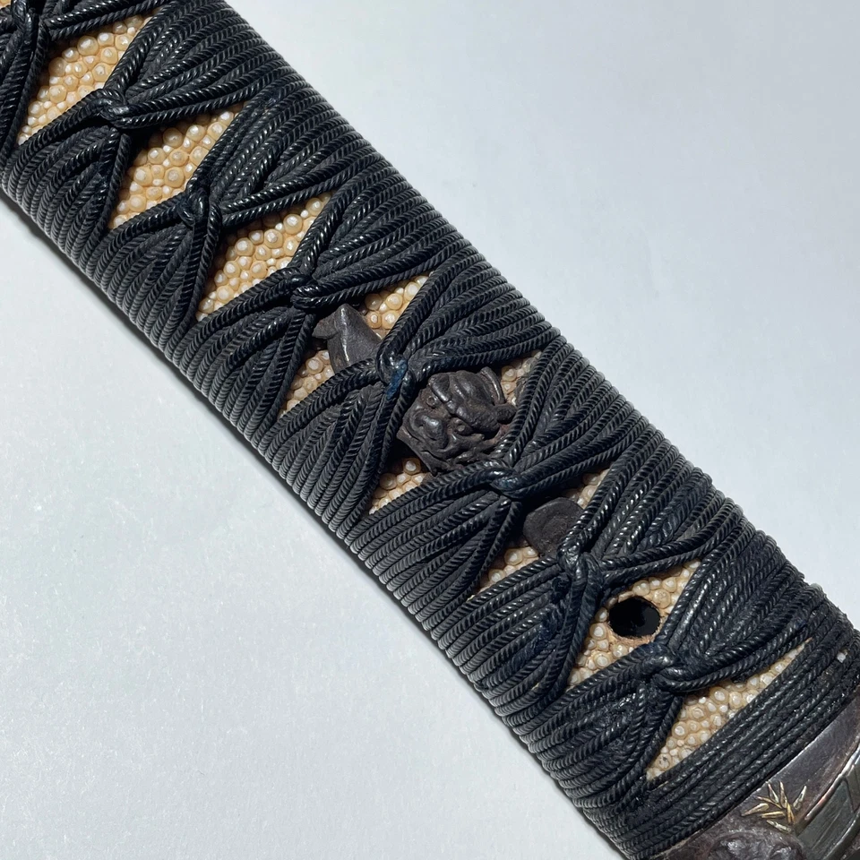 Mango largo Tsuka para TACHI, Shikami Menuki 獅噛目貫, Edo original antiguo Foto 3 de 4