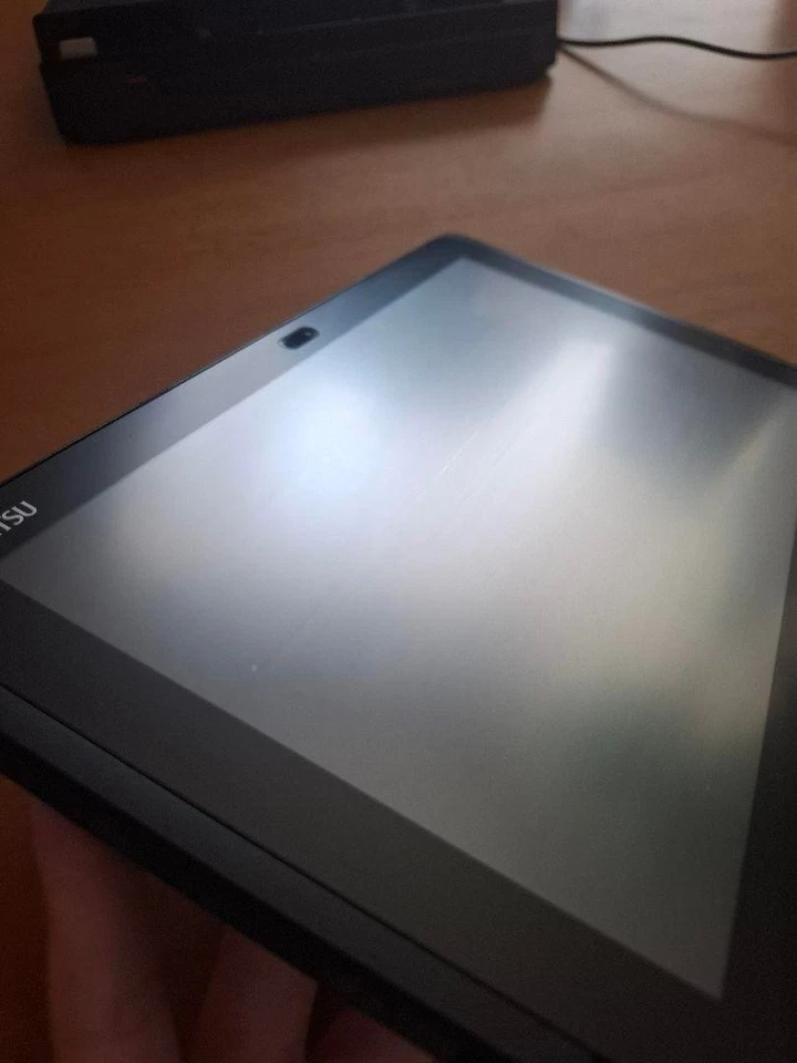 Fujitsu ARROWS Tab Q507PE Atom x5-Z8550 1.44GHz RAM 4GB Storage 64GB Win 10 Pro - Image 4 of 4