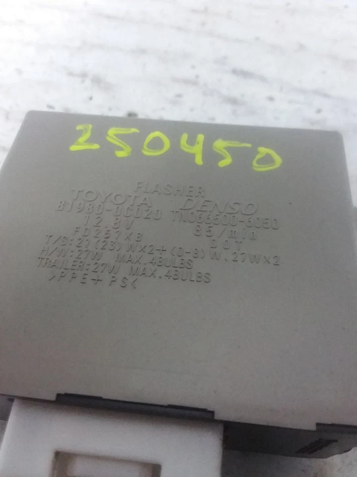 Módulo intermitente Toyota Tundra 2007 81980-0C020 Foto 4 de 4