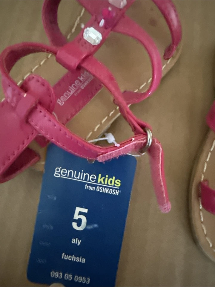 Sandalias de correa para niñas pequeñas rosa caliente talla 5 niños genuinos por Oshkosh Foto 2 de 4