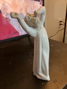 Lladró Porcelain Figurine Girl Yawning Nightgown Made In Spain Vintage