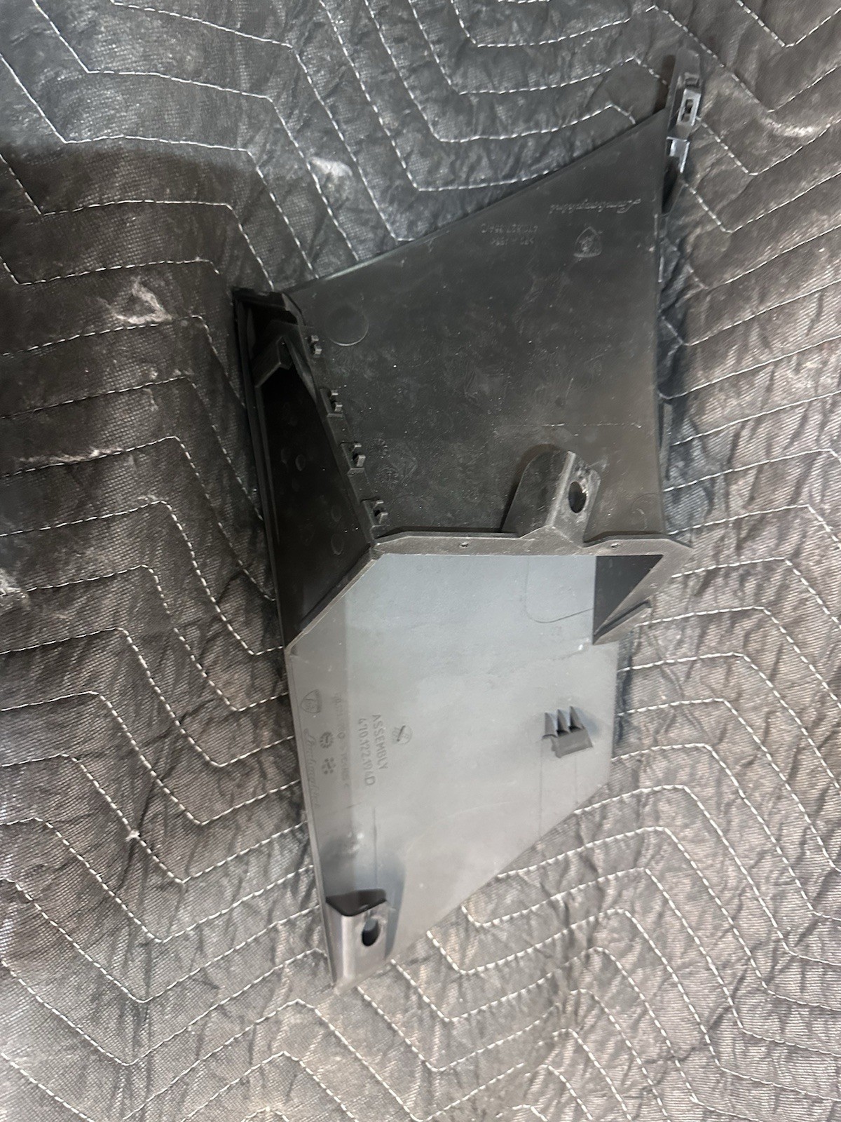 Lamborghini Aventador Air Conveyor Right Side ( 470122194D )