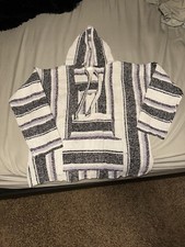 Hoodie  Drug Rug  Mexican Poncho with Soft Inner Lining - White Purple